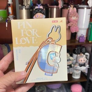 Pop Mart L  Pin for Love Pendant